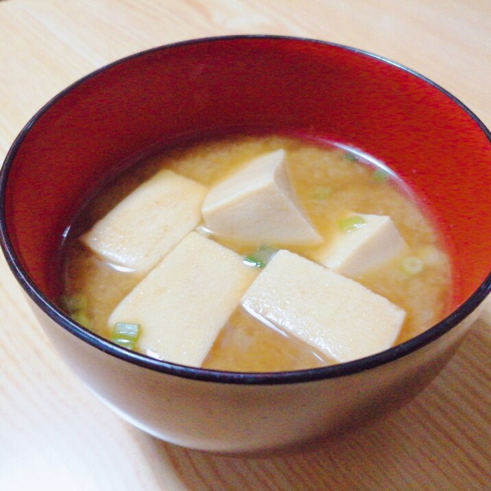 高野豆腐と小ねぎの味噌汁